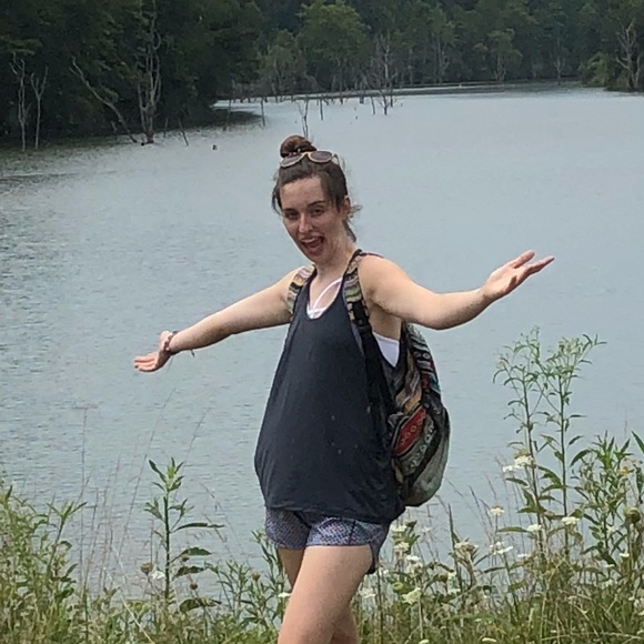 Meet your Posher, Lauren - Picture 3 of 3